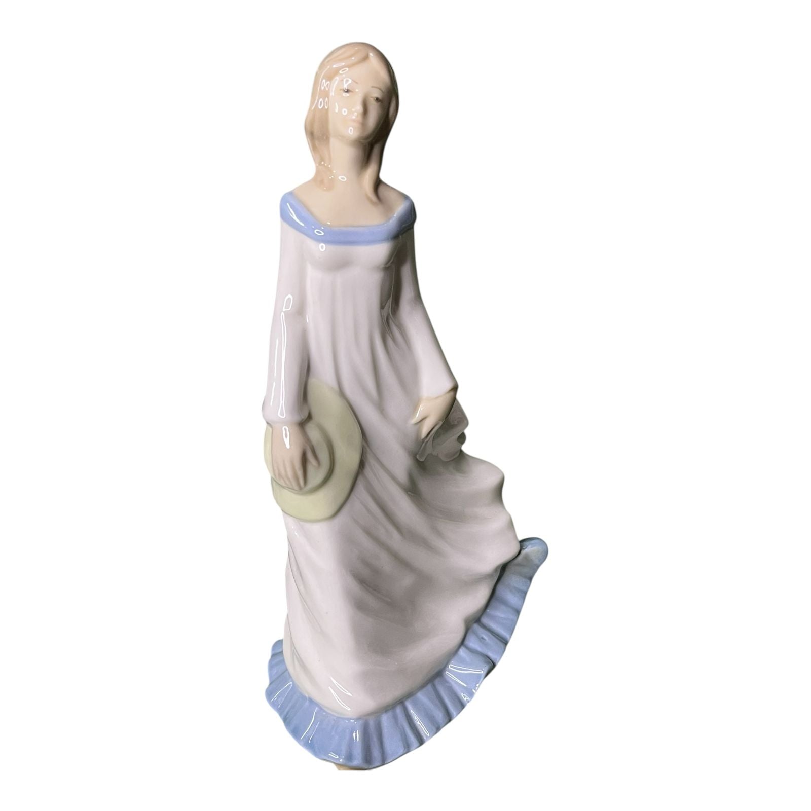 Figura femenina de porcelana